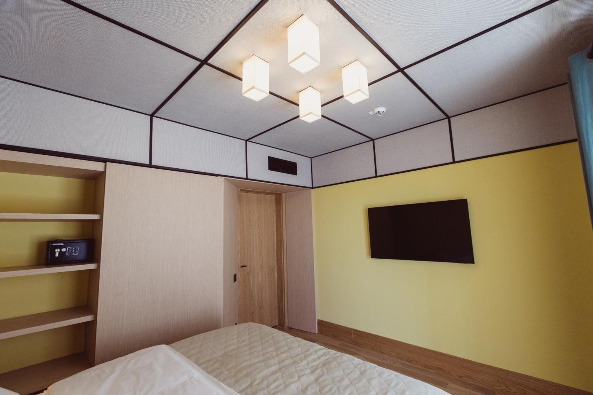 Aparthotel Крайова Экстерьер фото