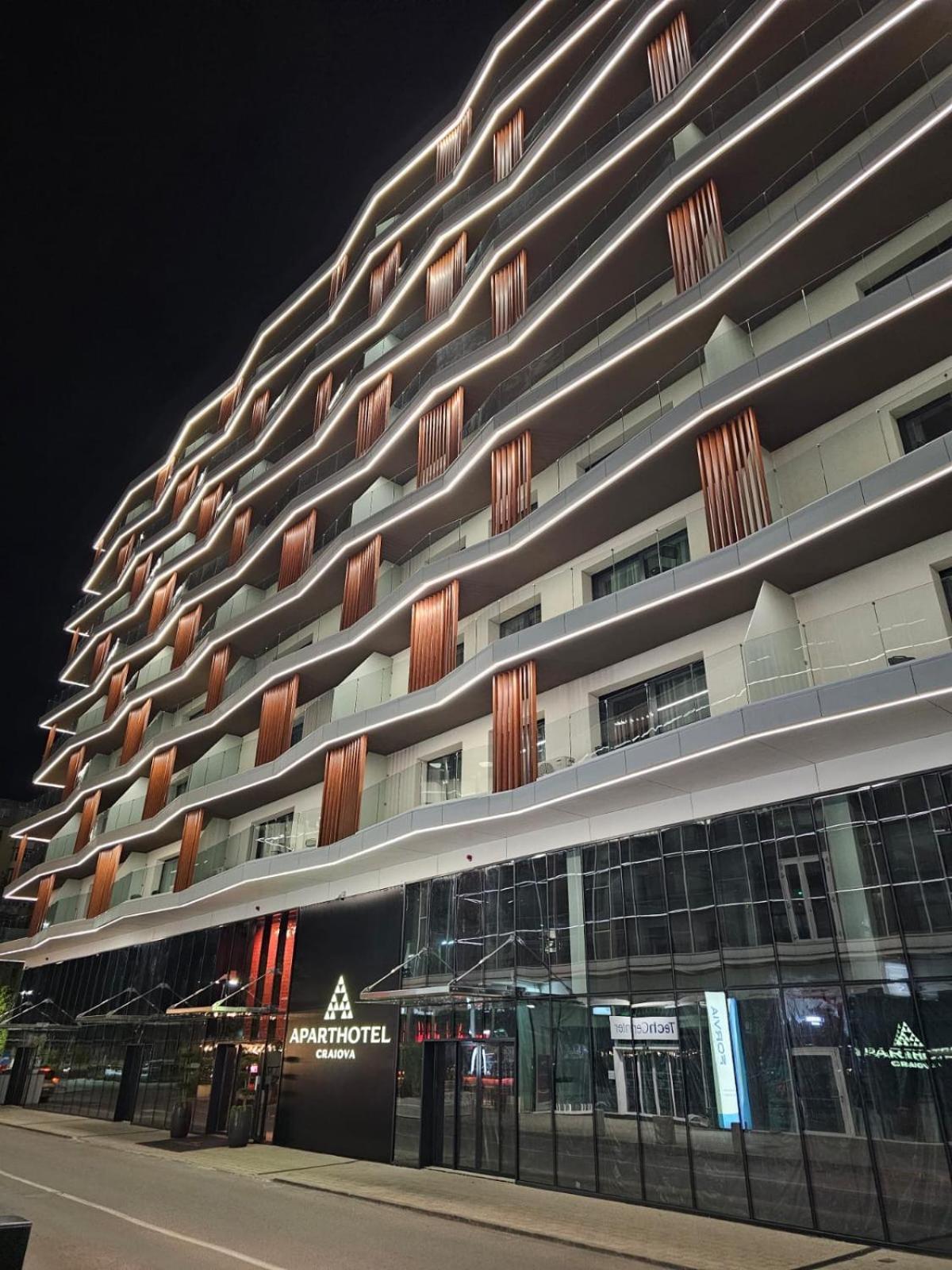 Aparthotel Крайова Экстерьер фото